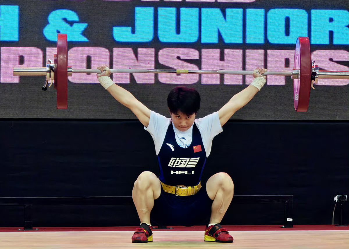 九游娱乐首页-举重比赛男子组决赛展开激烈角逐